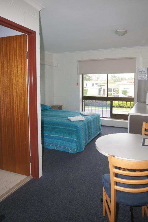 Cedar Lodge Motel Townsville Room photo