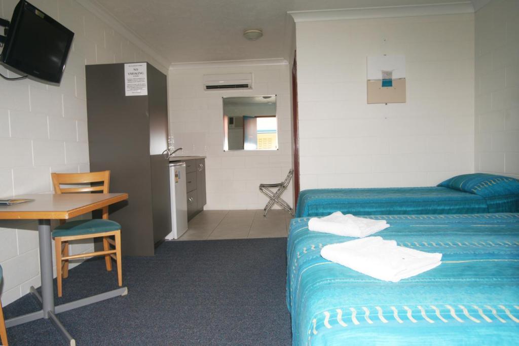 Cedar Lodge Motel Townsville Room photo